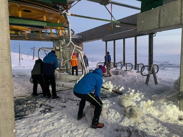 Öryggisprófun á nýju lyftunni