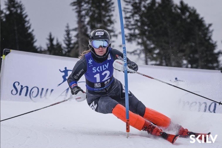 Katla Björg leggur skíðin á hilluna