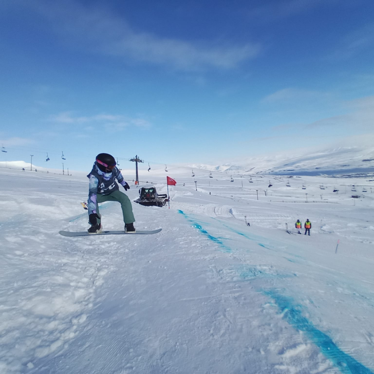 Bikarmót á snjóbrettum um liðna helgi heppnaðist vel