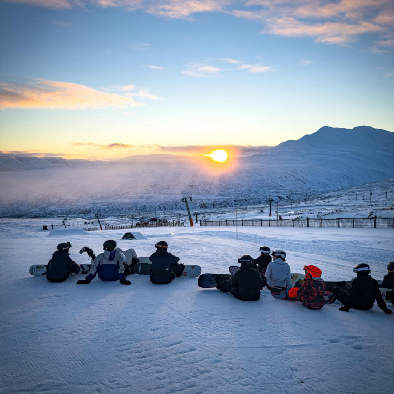 Hamingjusamir brettakrakkar