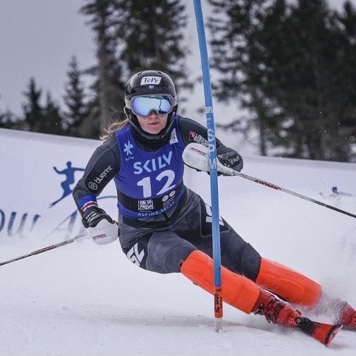 Katla Björg leggur skíðin á hilluna